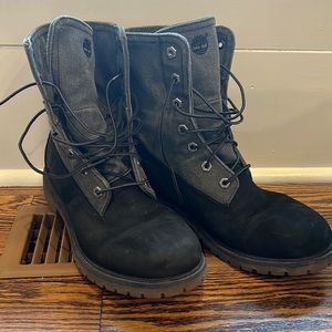 Timberland boots. Women’s size 10. EUC. Nubuck and canvas. Barely used.